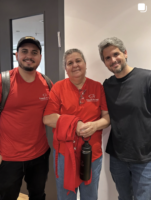 Visita da família Empada da Casa à operação da Rebels — Felipe, Dona Rose e Rony Meisler